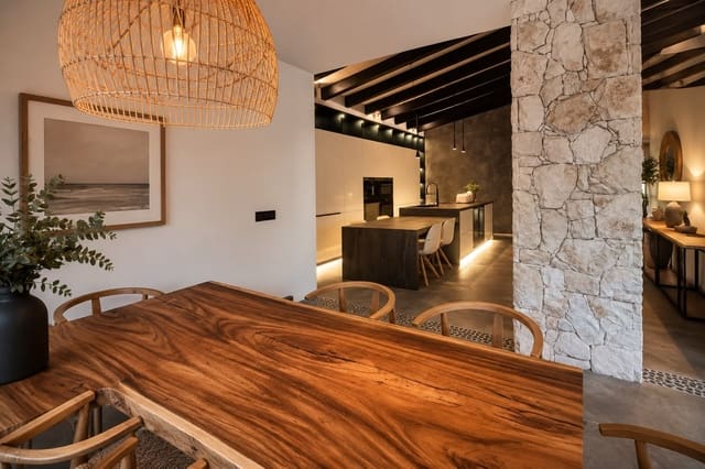 4 chambre Villa/Maison à vendre à Nueva Andalucia, Marbella avec piscine garage - 1 490 000 € (Ref: 9795640)