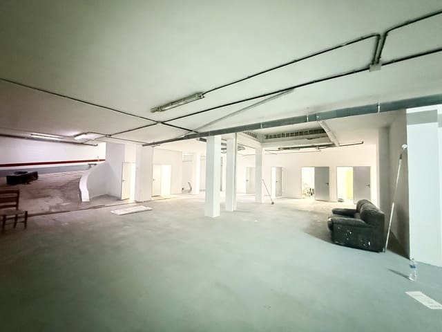 9 soveværelse Hotel til salg i San Pedro de Alcantara, Marbella med garage - € 1.700.000 (Ref: 9807182)