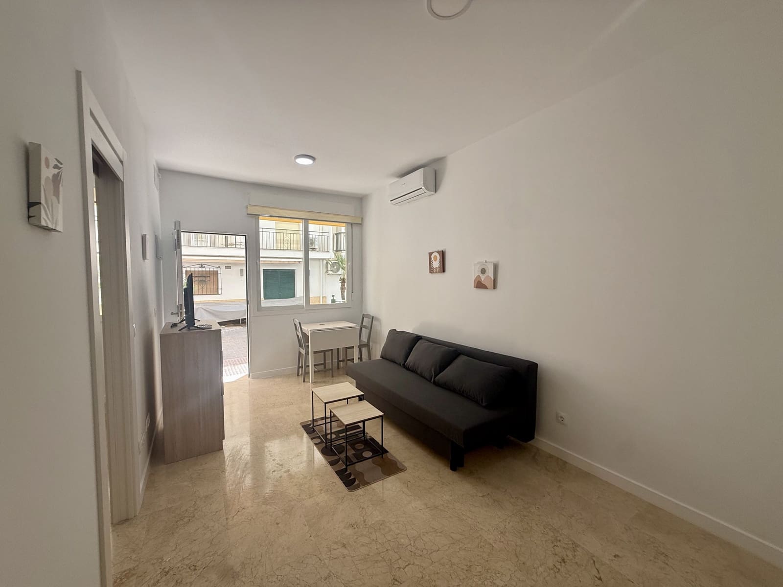 9 bedroom Hotel for sale in San Pedro de Alcantara with garage - € 1,700,000 (Ref: 9807182)
