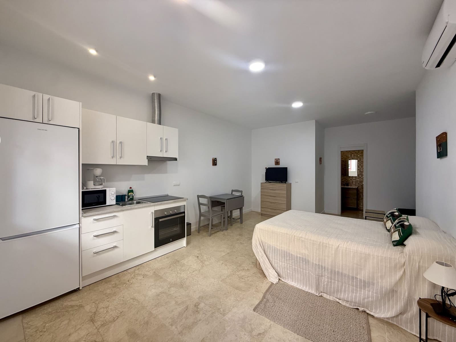 9 bedroom Hotel for sale in San Pedro de Alcantara with garage - € 1,700,000 (Ref: 9807182)