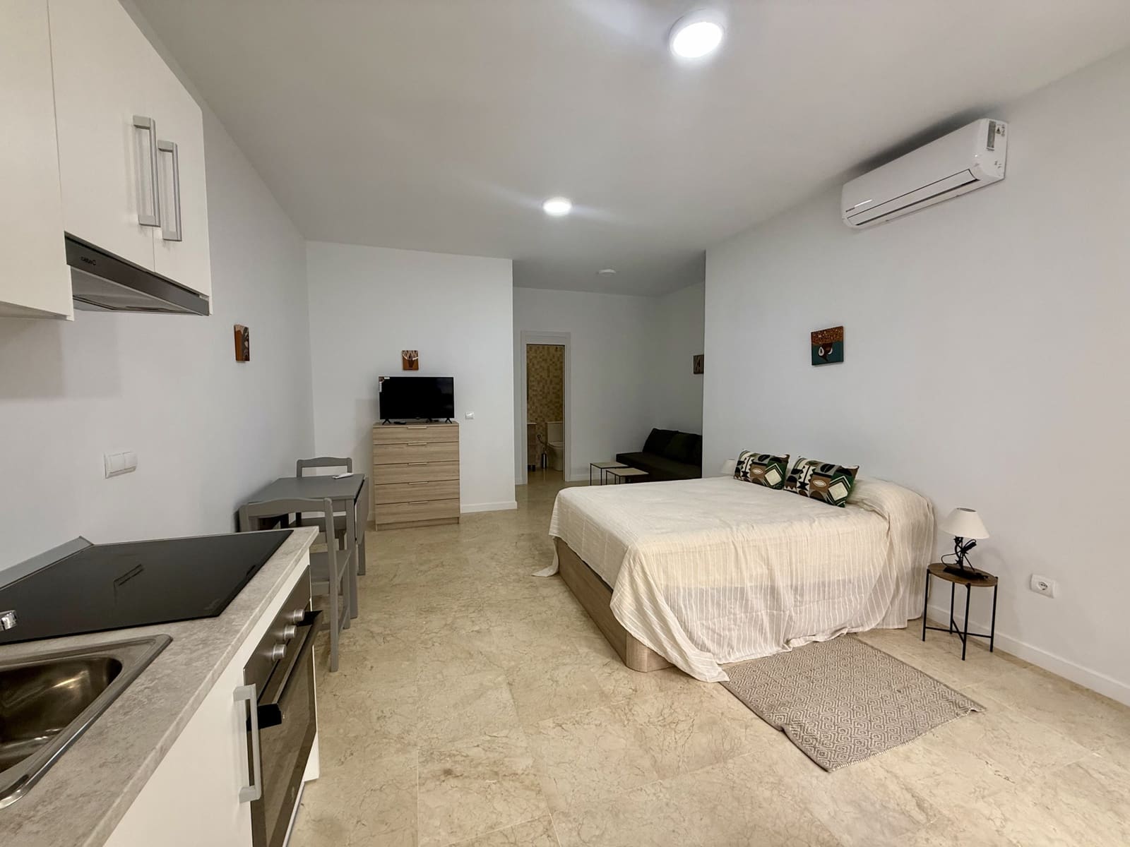 9 bedroom Hotel for sale in San Pedro de Alcantara with garage - € 1,700,000 (Ref: 9807182)