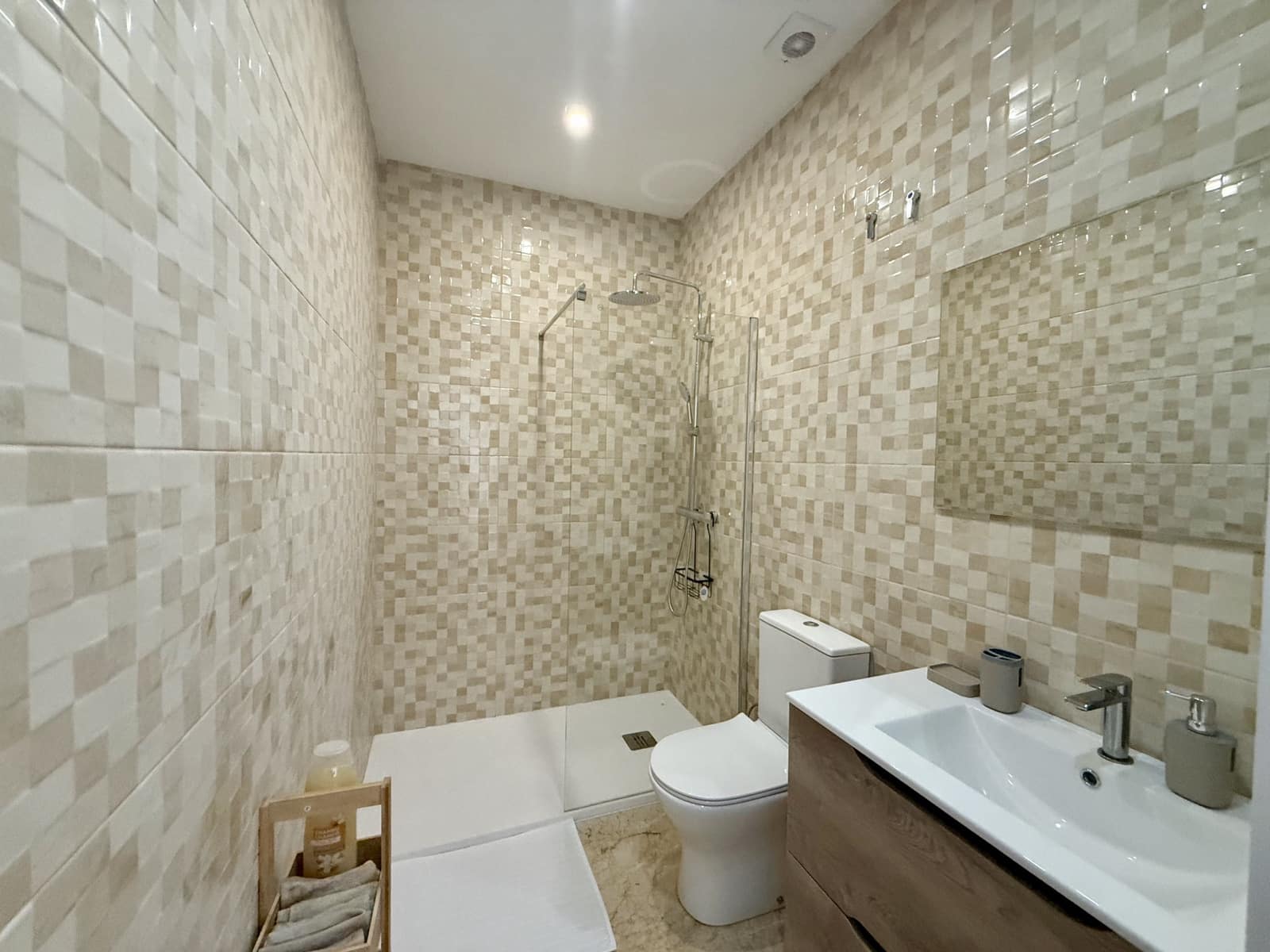 9 bedroom Hotel for sale in San Pedro de Alcantara with garage - € 1,700,000 (Ref: 9807182)
