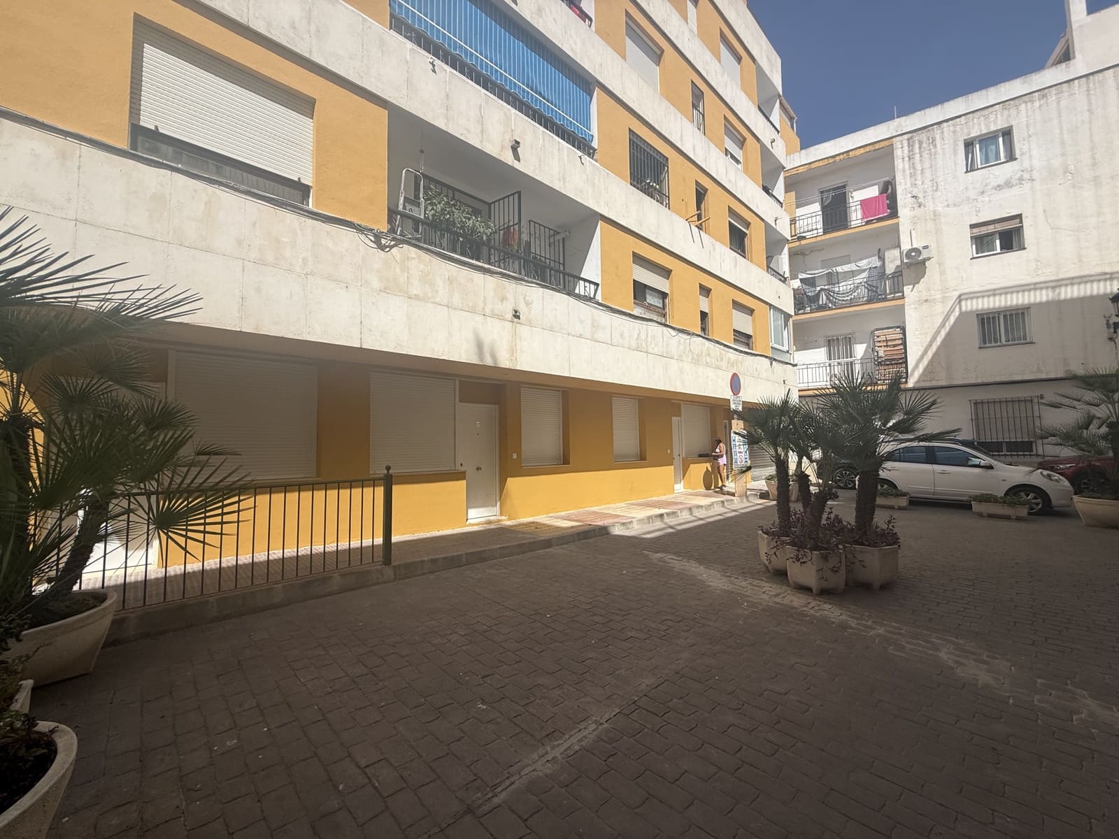 9 bedroom Hotel for sale in San Pedro de Alcantara with garage - € 1,700,000 (Ref: 9807182)