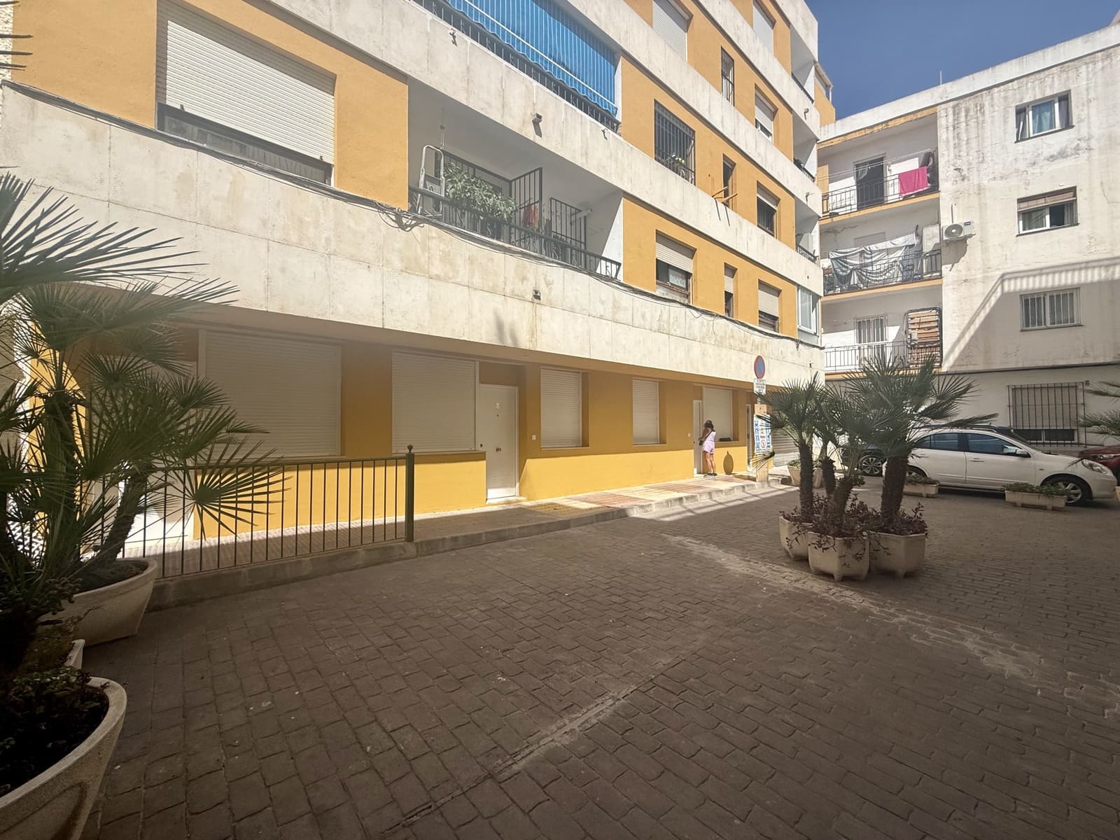 9 bedroom Hotel for sale in San Pedro de Alcantara with garage - € 1,700,000 (Ref: 9807182)