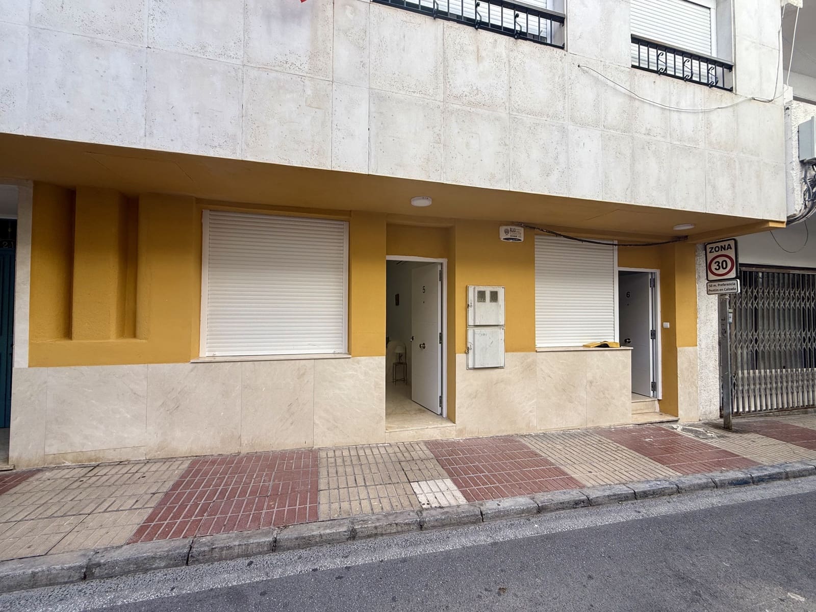9 bedroom Hotel for sale in San Pedro de Alcantara with garage - € 1,700,000 (Ref: 9807182)