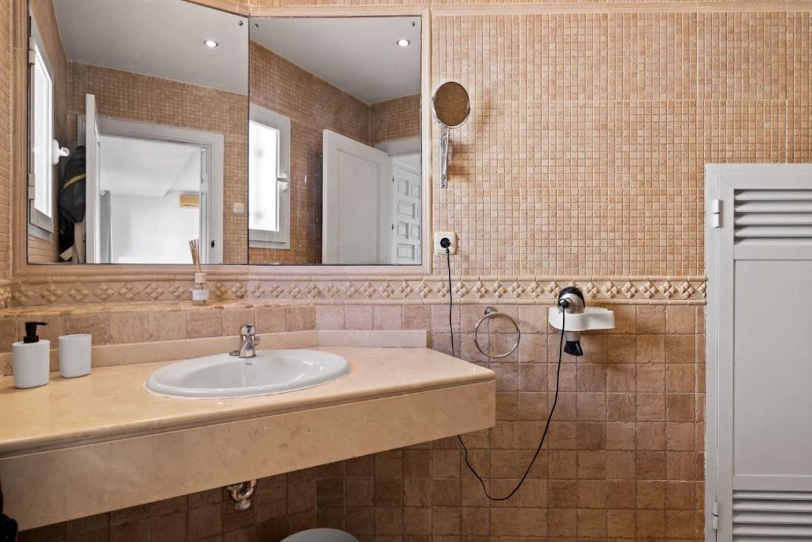 5 quarto Moradia para venda em Nueva Andalucia com piscina garagem - 1 200 000 € (Ref: 9841745)