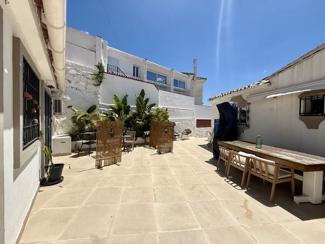 5 quarto Moradia para venda em Nueva Andalucia, Marbella com piscina garagem - 1 200 000 € (Ref: 9841745)