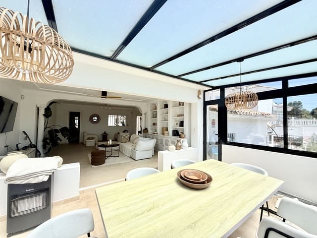 5 quarto Moradia para venda em Nueva Andalucia, Marbella com piscina garagem - 1 200 000 € (Ref: 9841745)