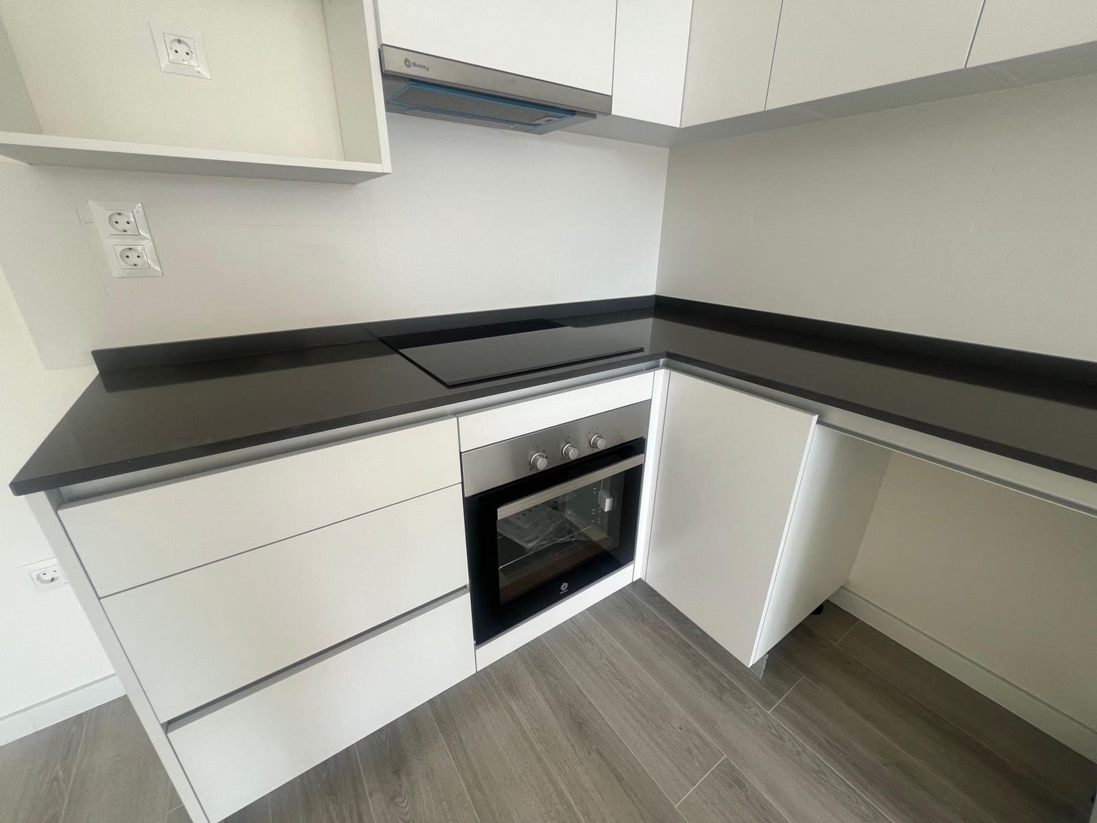 3 bedroom Apartment for sale in Estepona with pool garage - € 450,000 (Ref: 9854766)