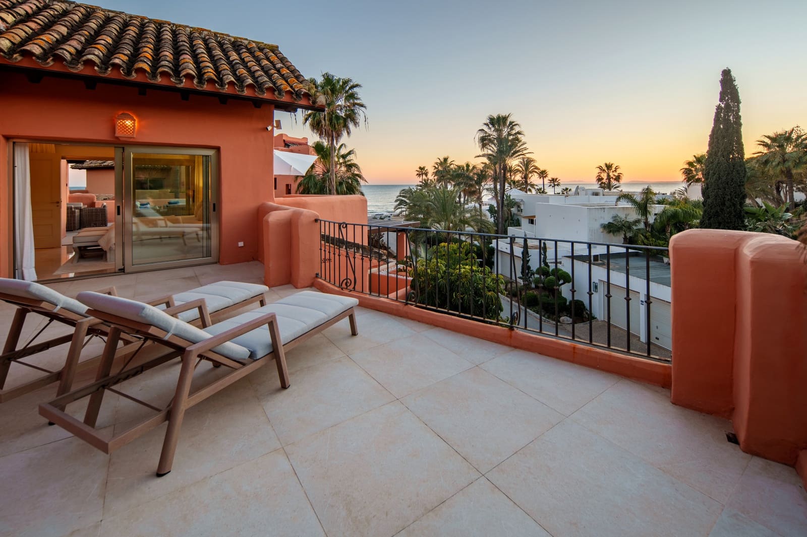 3 bedroom Penthouse for sale in Marbella with pool garage - € 4,250,000 (Ref: 9863658)