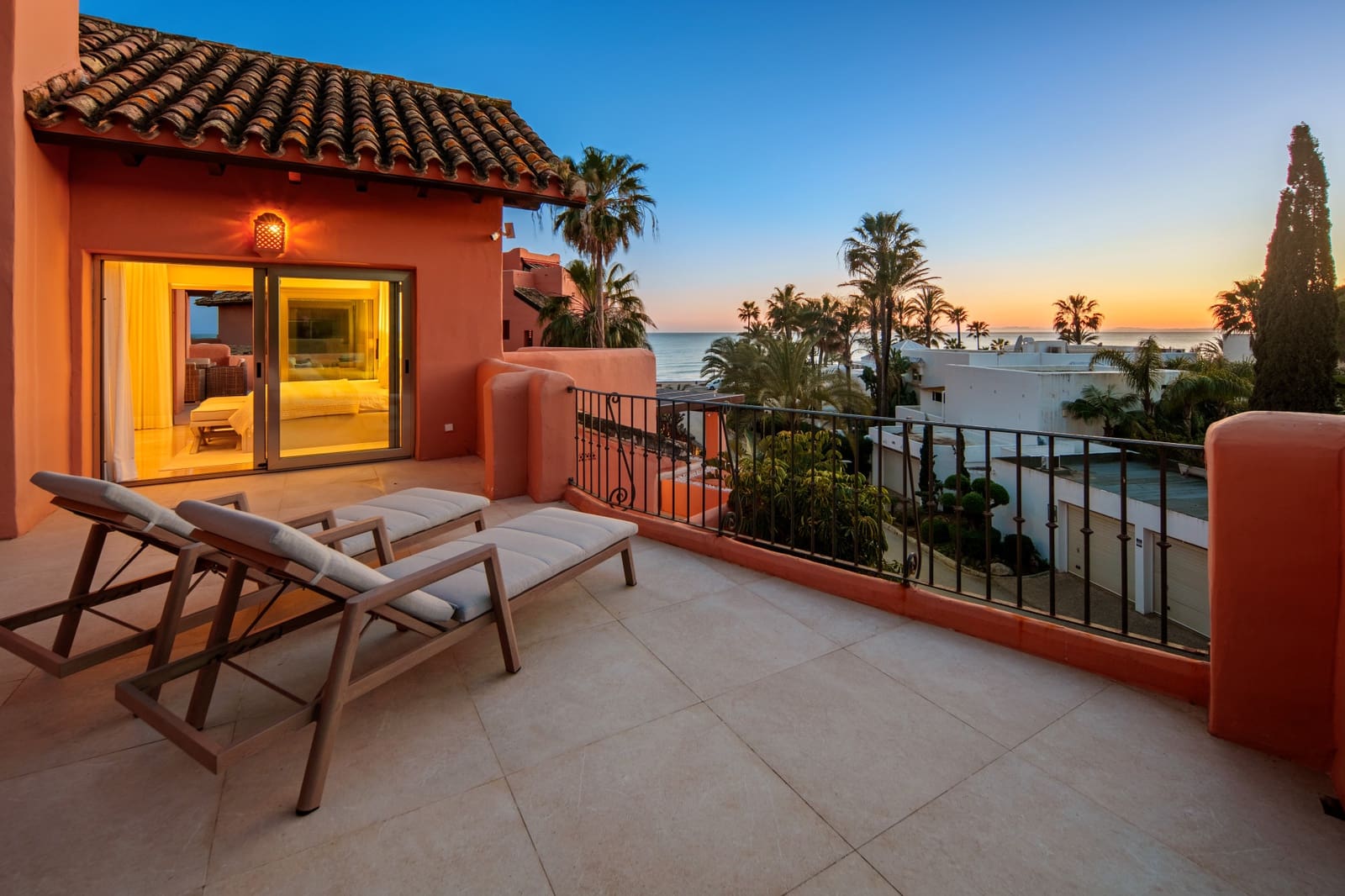 3 bedroom Penthouse for sale in Marbella with pool garage - € 4,250,000 (Ref: 9863658)