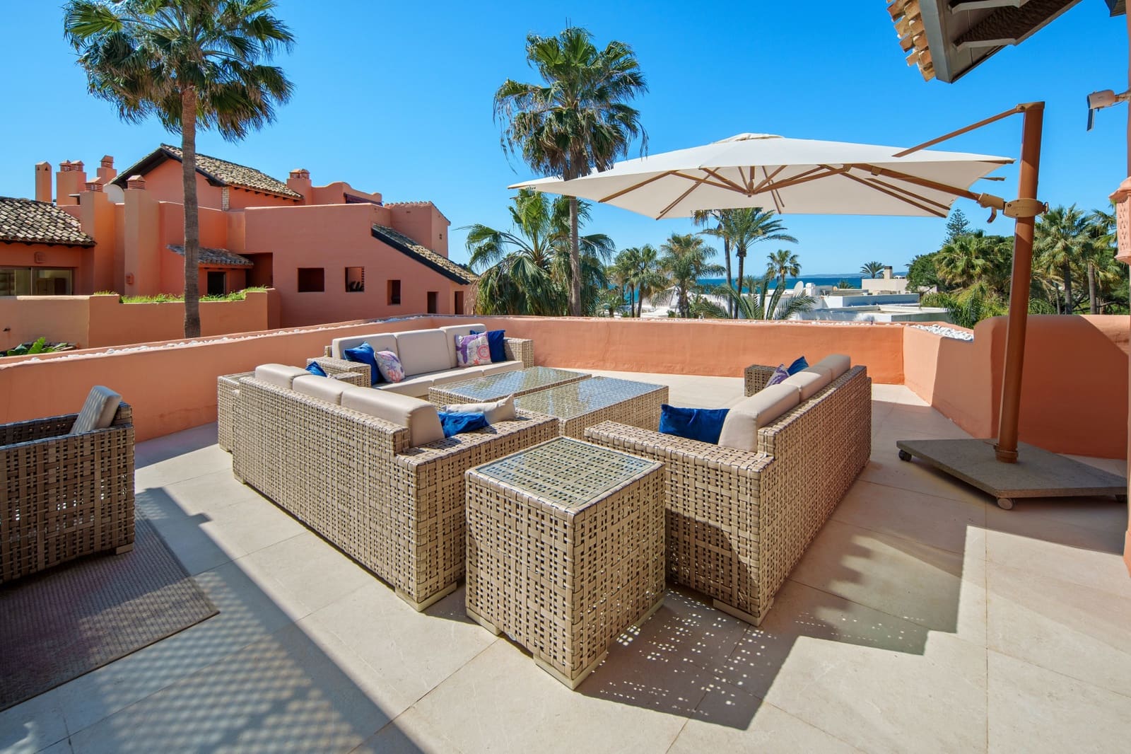 3 bedroom Penthouse for sale in Marbella with pool garage - € 4,250,000 (Ref: 9863658)