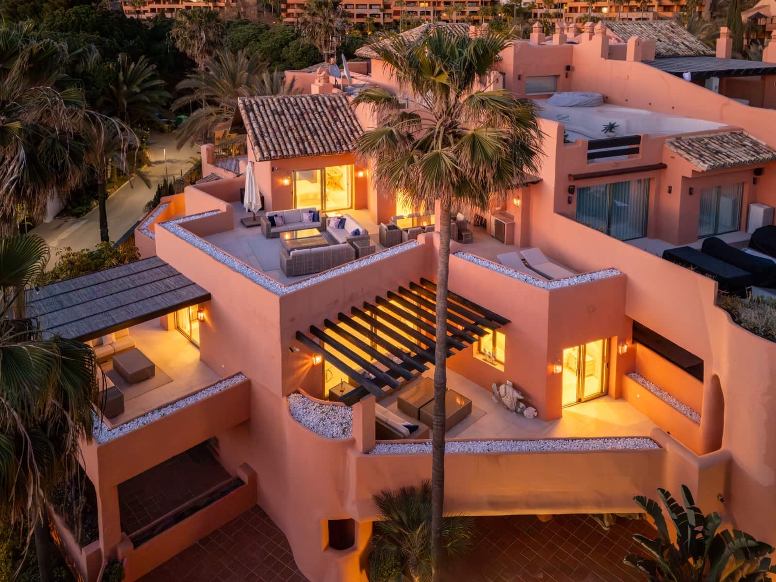 3 bedroom Penthouse for sale in Marbella with pool garage - € 4,250,000 (Ref: 9863658)