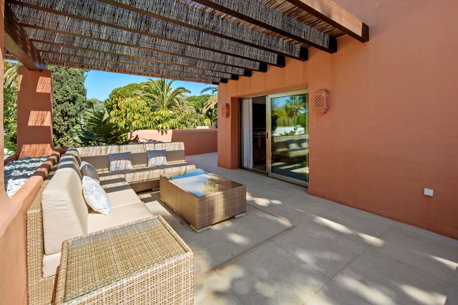 3 bedroom Penthouse for sale in Marbella with pool garage - € 4,250,000 (Ref: 9863658)