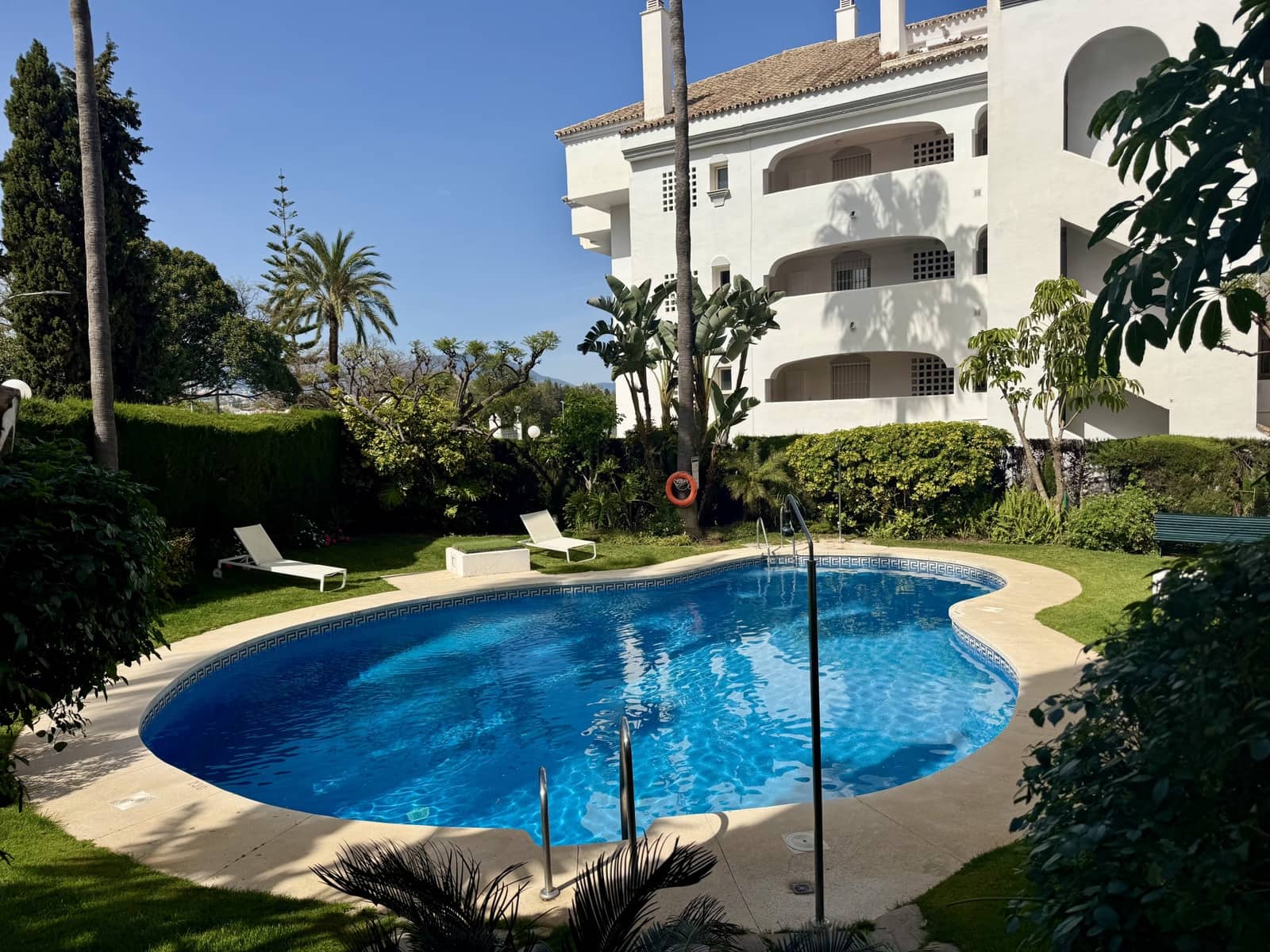 4 Zimmer Penthouse zu verkaufen in Guadalmina mit Pool Garage - 780.000 € (Ref: 9891243)