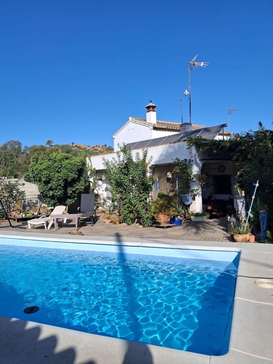 4 soveværelse Finca/Landehus til salg i Coin med swimmingpool - € 370.000 (Ref: 9939034)