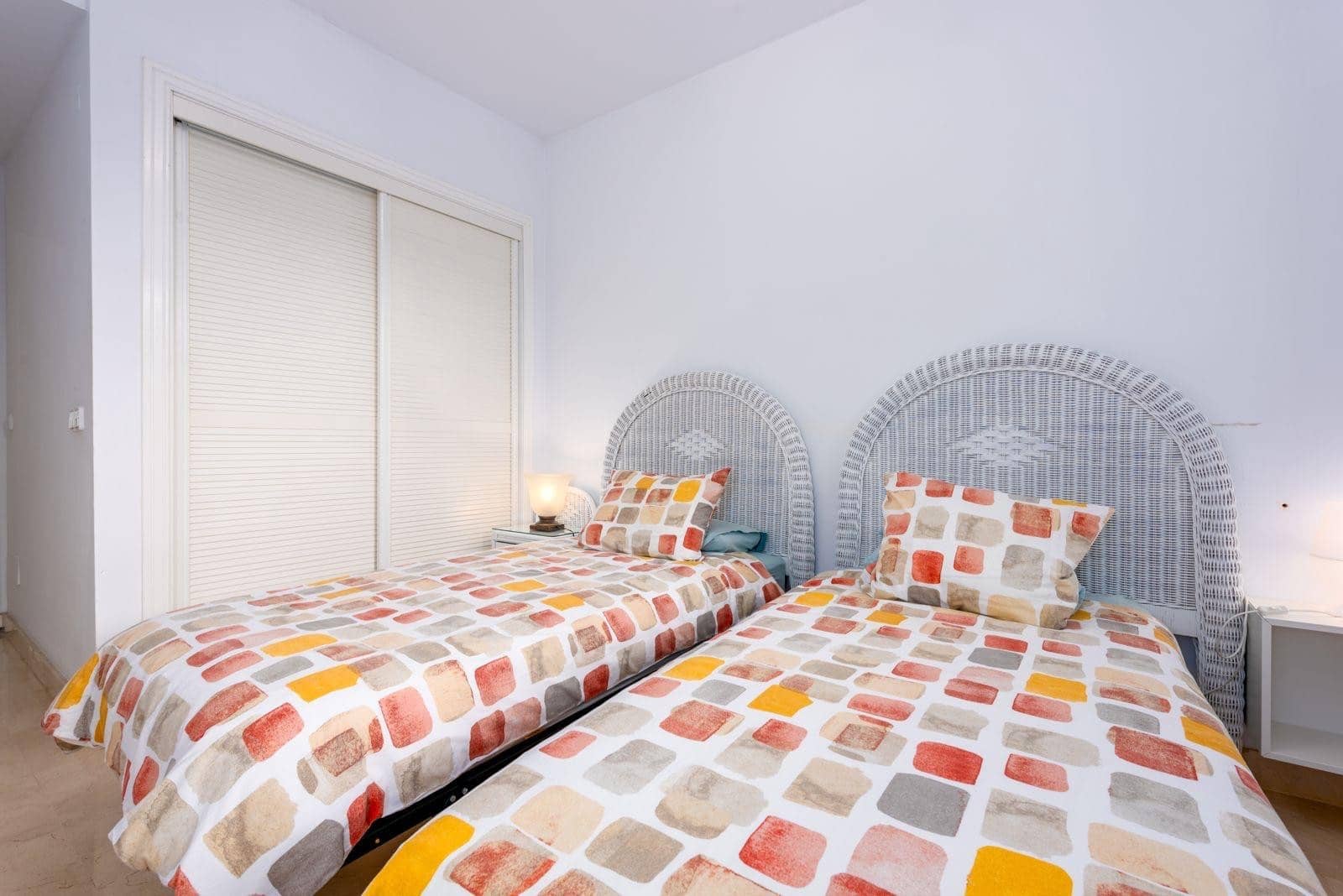 2 slaapkamer Appartement te koop in Los Arqueros met zwembad garage - € 425.000 (Ref: 9941649)