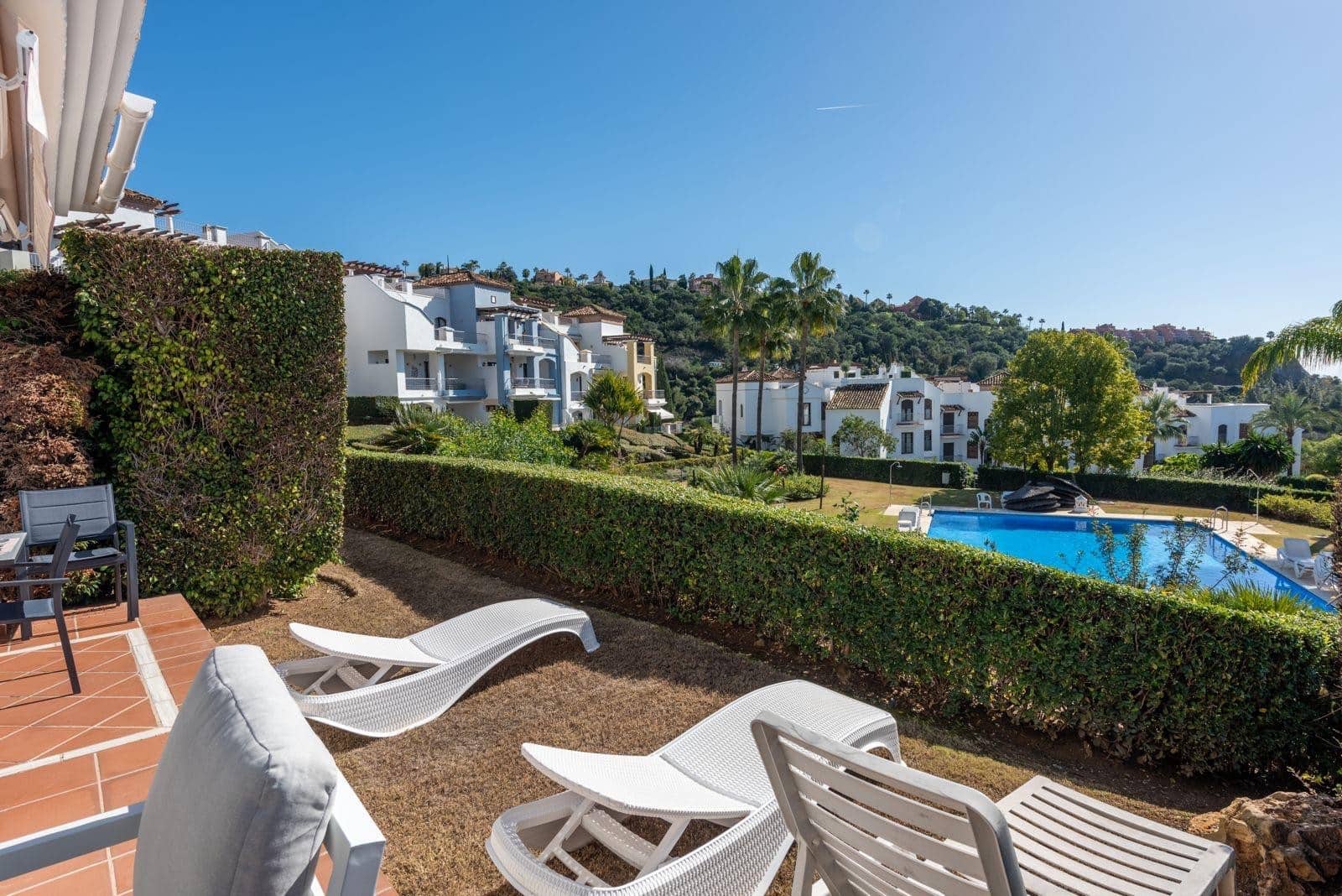 2 slaapkamer Appartement te koop in Los Arqueros met zwembad garage - € 425.000 (Ref: 9941649)