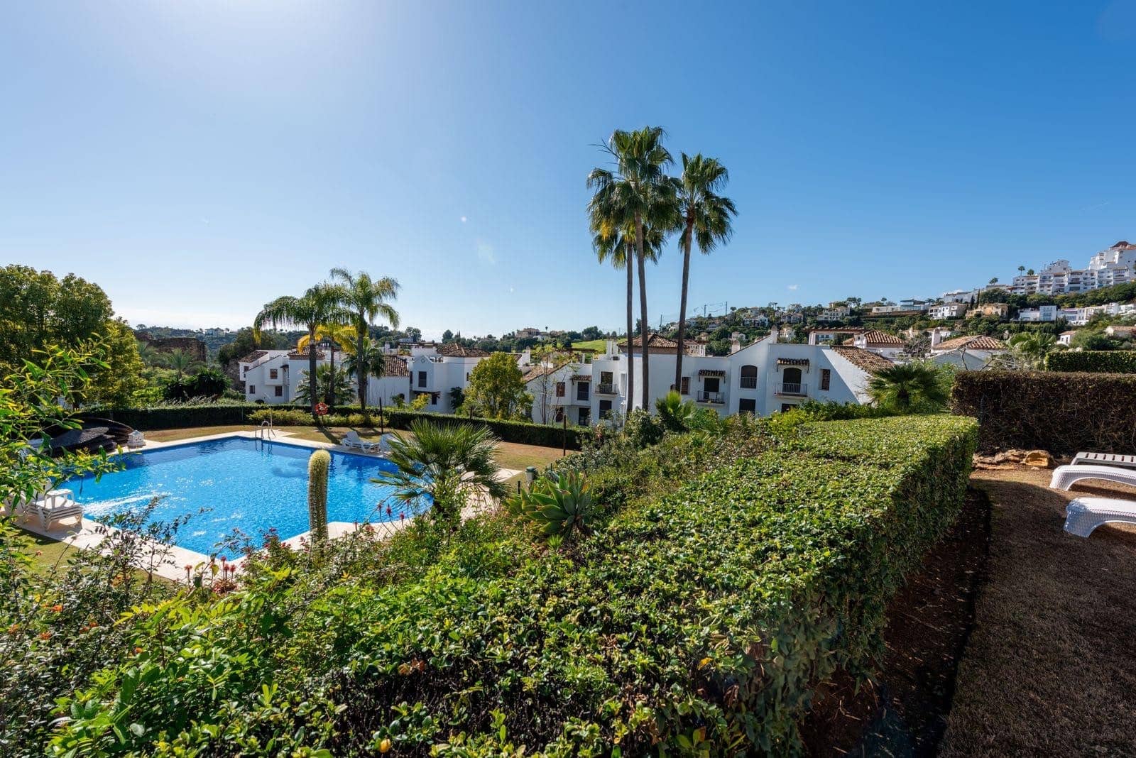 2 slaapkamer Appartement te koop in Los Arqueros met zwembad garage - € 425.000 (Ref: 9941649)