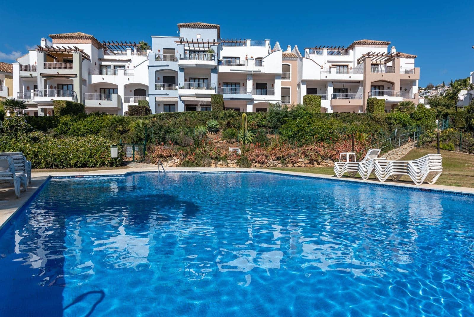2 slaapkamer Appartement te koop in Los Arqueros met zwembad garage - € 425.000 (Ref: 9941649)