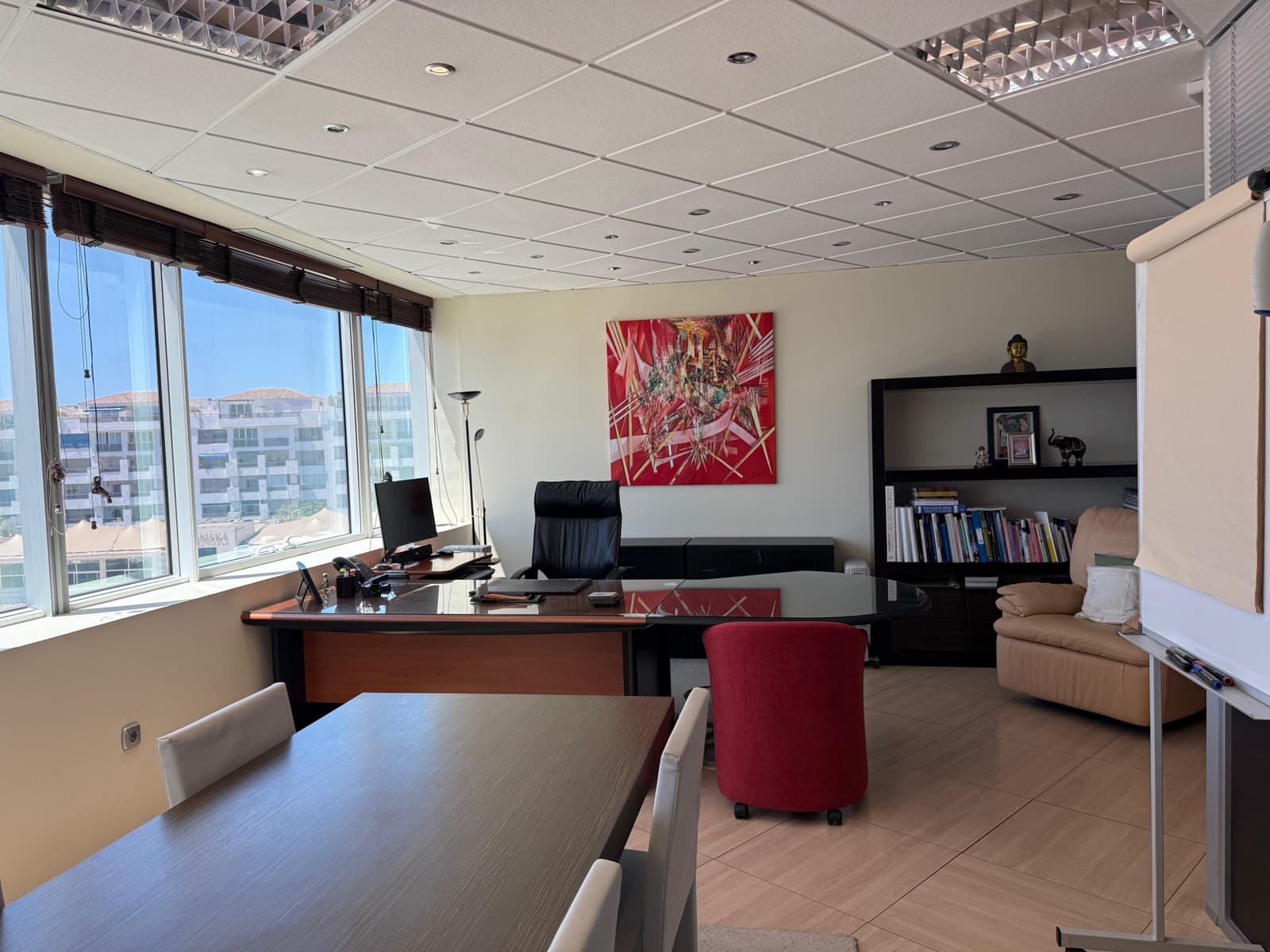Toimisto myytävänä paikassa Puerto Banus - 749 000 € (Ref: 9964438)