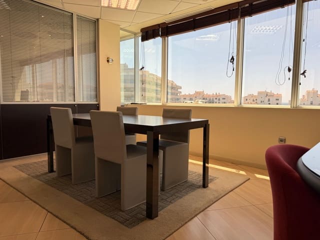 Kontor til salgs i Puerto Banus, Marbella - € 749 000 (Ref: 9964438)