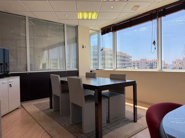 Kontor til salgs i Puerto Banus, Marbella - € 749 000 (Ref: 9964438)