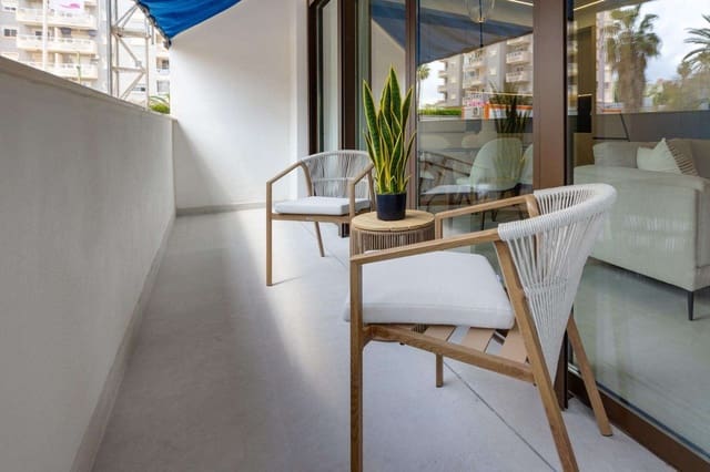 2 soverom Leilighet til salgs i Puerto Deportivo, Guardamar del Segura med svømmebasseng garasje - € 355 000 (Ref: 10004626)