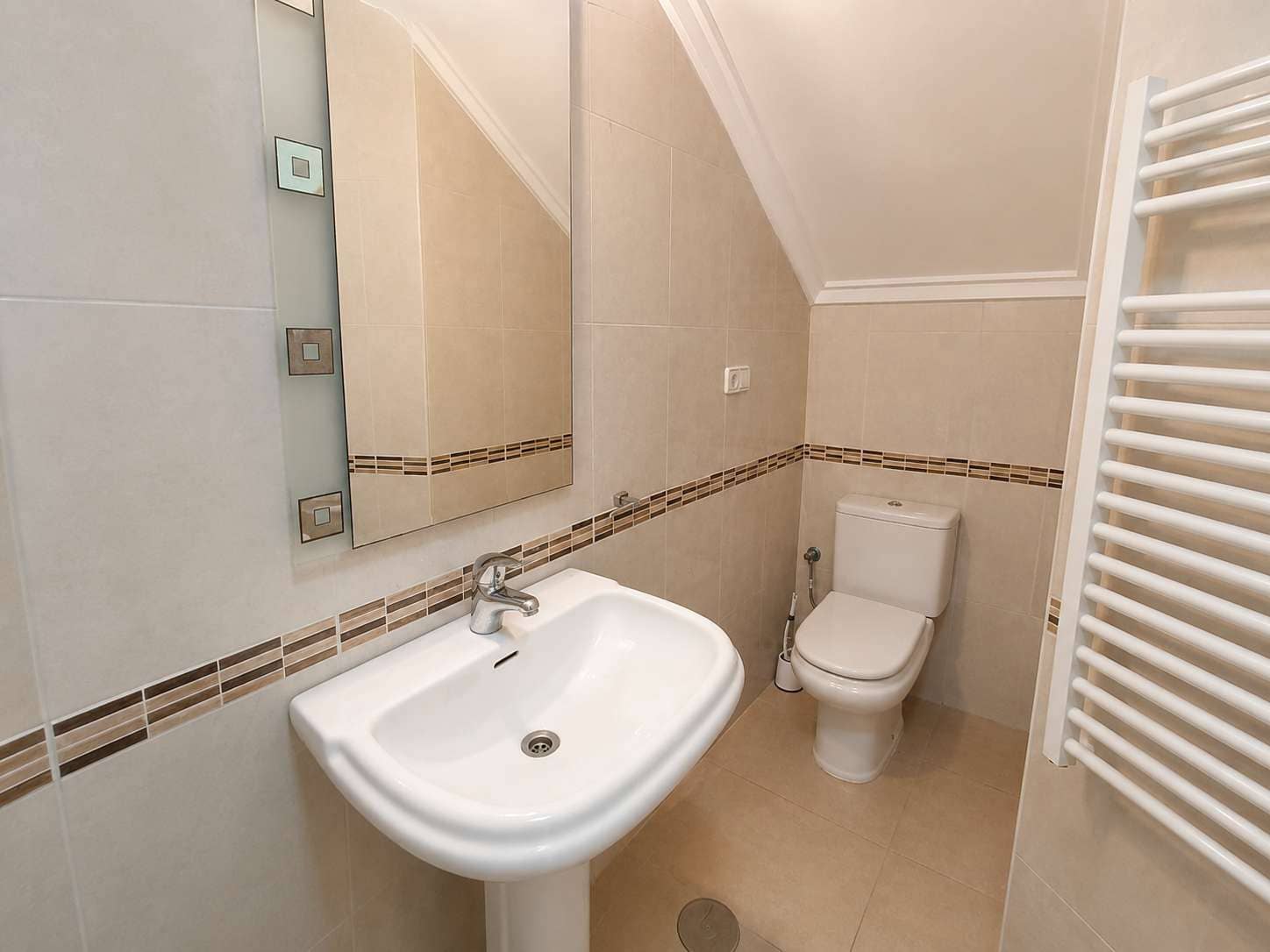 3 soverom Kjedet enebolig til salgs i Ciudad Quesada med svømmebasseng garasje - € 289 990 (Ref: 10016505)