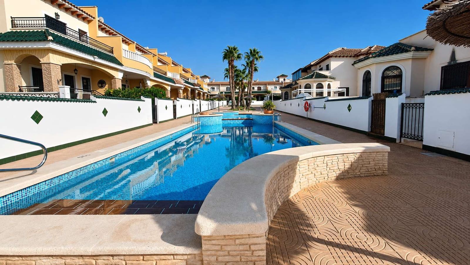 3 soverom Kjedet enebolig til salgs i Ciudad Quesada med svømmebasseng garasje - € 289 990 (Ref: 10016505)