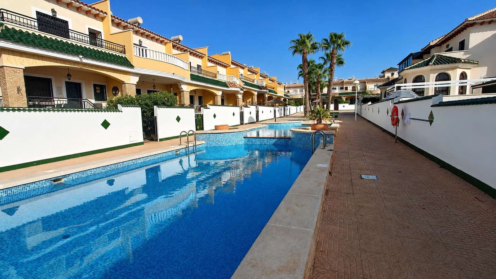 3 soverom Kjedet enebolig til salgs i Ciudad Quesada med svømmebasseng garasje - € 289 990 (Ref: 10016505)