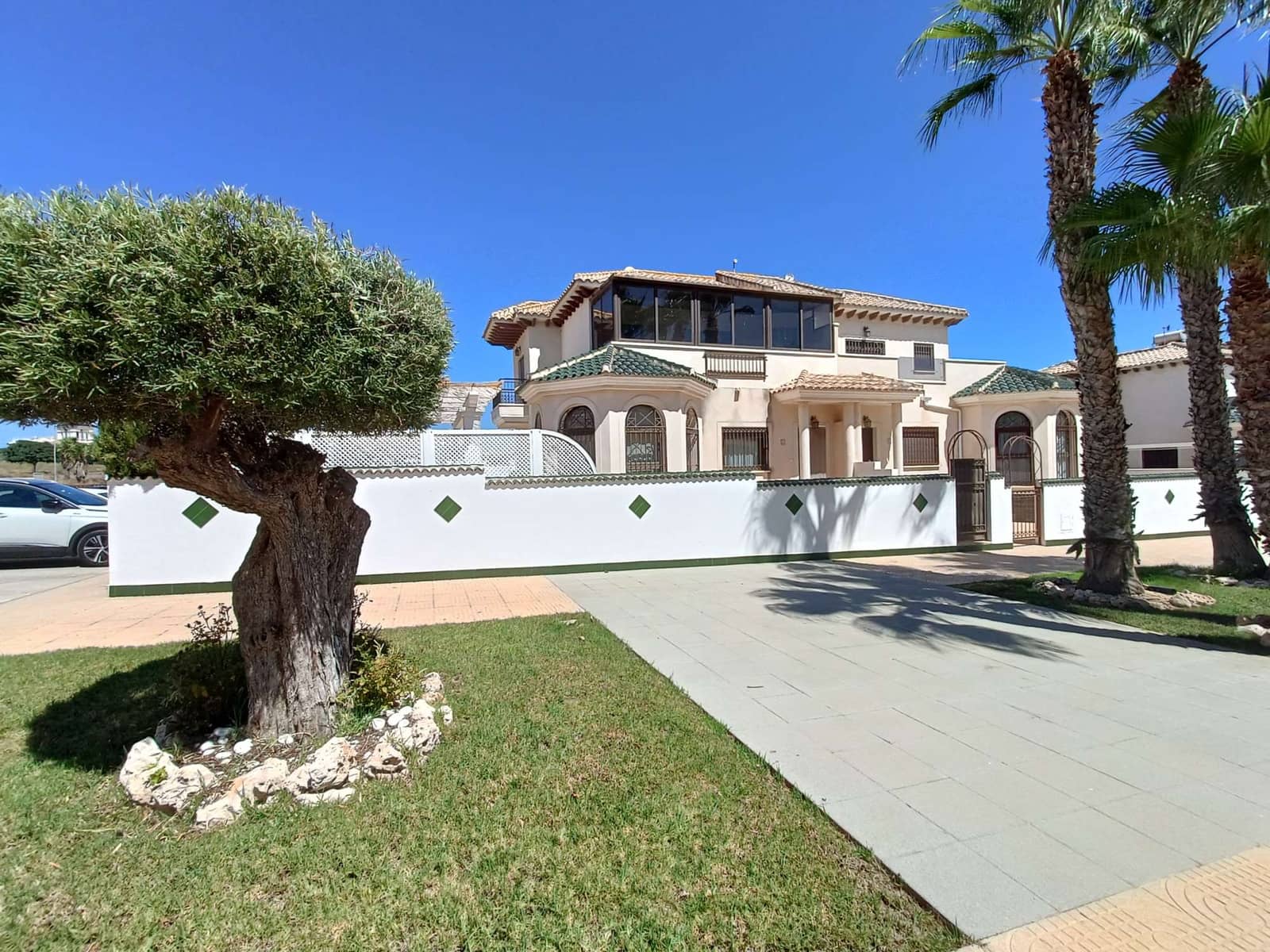3 soverom Kjedet enebolig til salgs i Ciudad Quesada med svømmebasseng garasje - € 289 990 (Ref: 10016505)