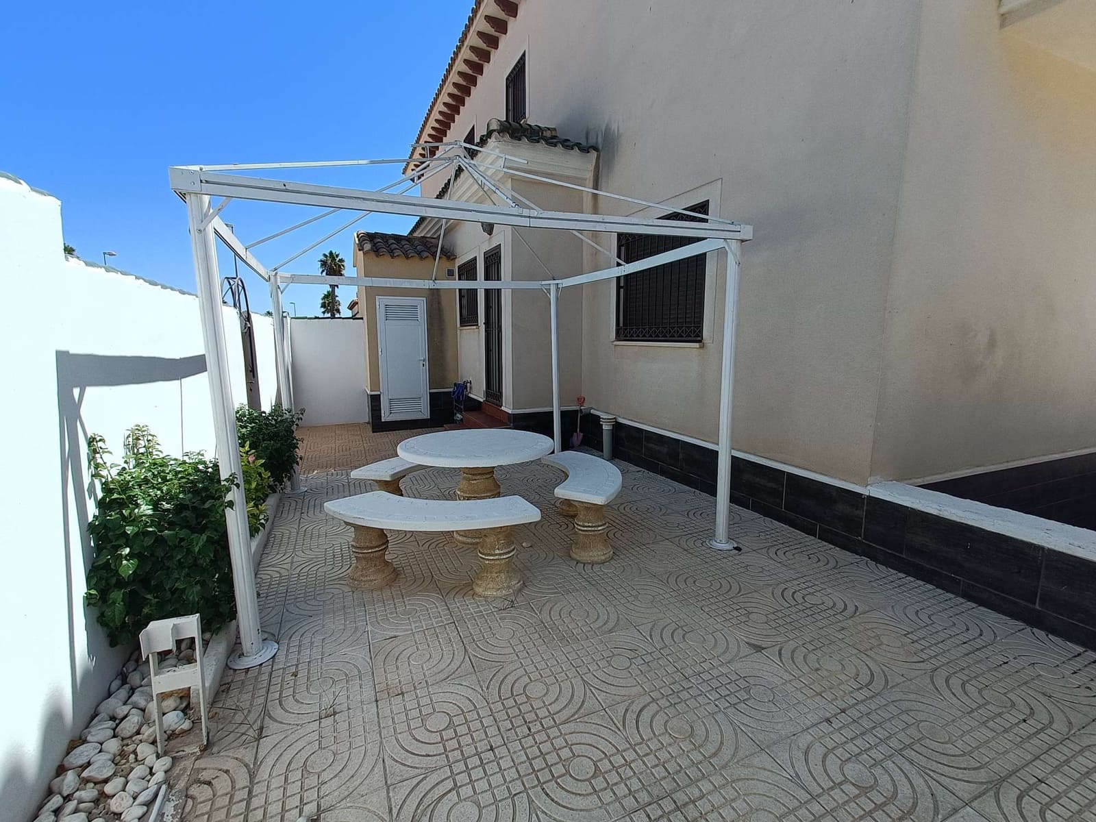 3 soverom Kjedet enebolig til salgs i Ciudad Quesada med svømmebasseng garasje - € 289 990 (Ref: 10016505)