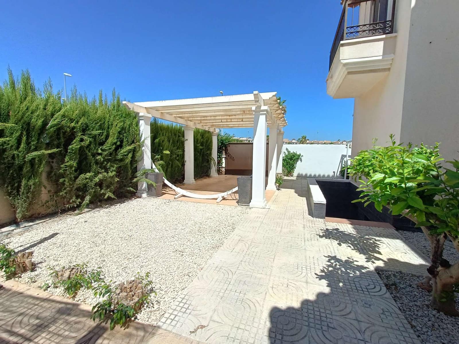 3 soverom Kjedet enebolig til salgs i Ciudad Quesada med svømmebasseng garasje - € 289 990 (Ref: 10016505)