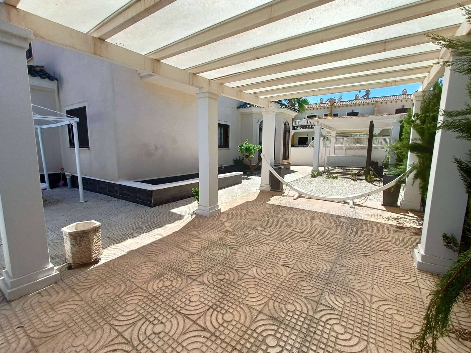 3 soverom Kjedet enebolig til salgs i Ciudad Quesada med svømmebasseng garasje - € 289 990 (Ref: 10016505)