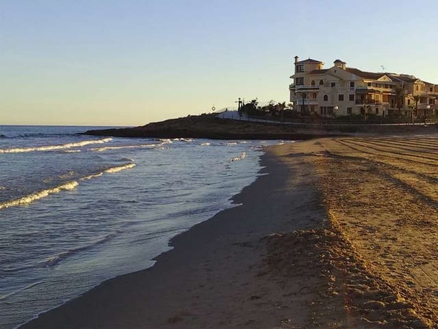 3 sypialnia Apartament na sprzedaż w Torrevieja z basenem garażem - 390 000 € (Ref: 10026168)