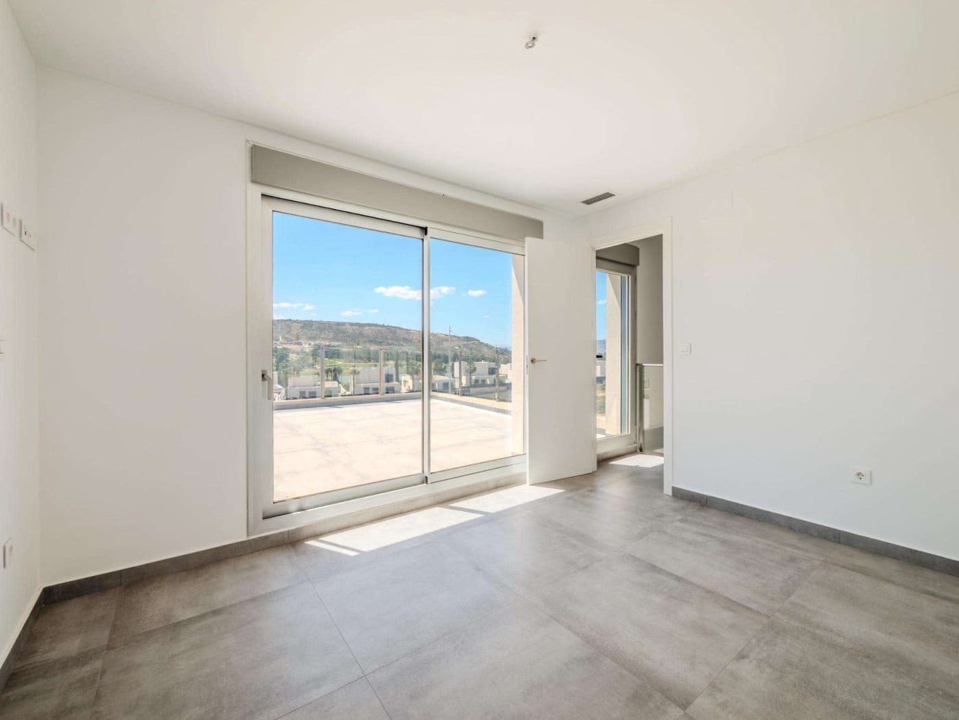 4 bedroom Villa for sale in Algorfa with pool - € 669,000 (Ref: 10034214)