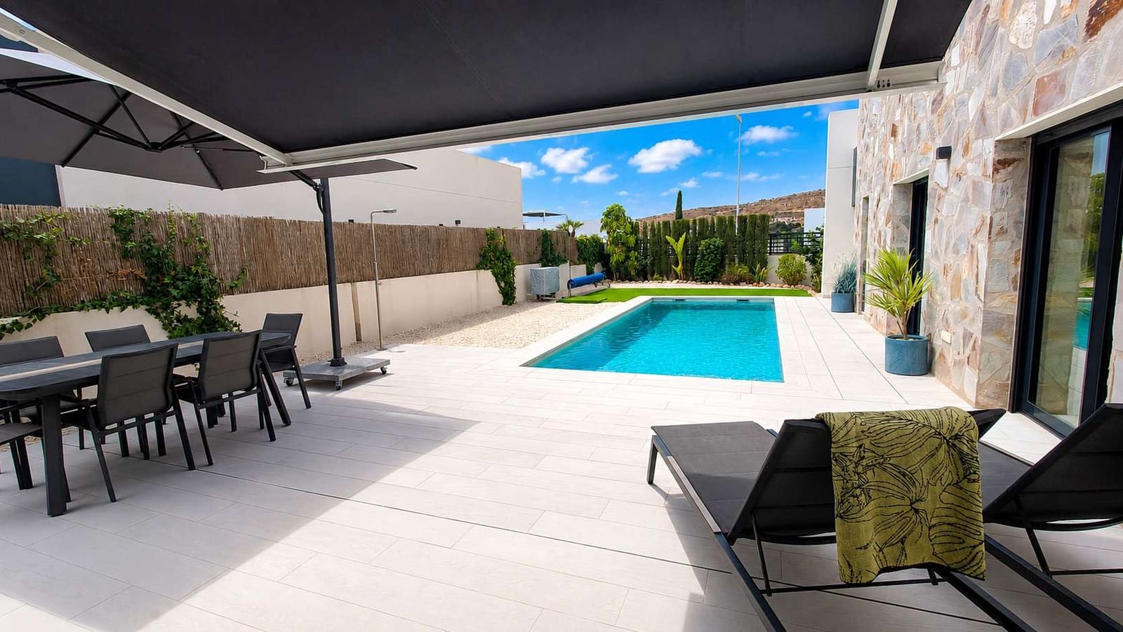 Chalet de 3 habitaciones en Algorfa en venta con piscina - 619.950 € (Ref: 10034215)