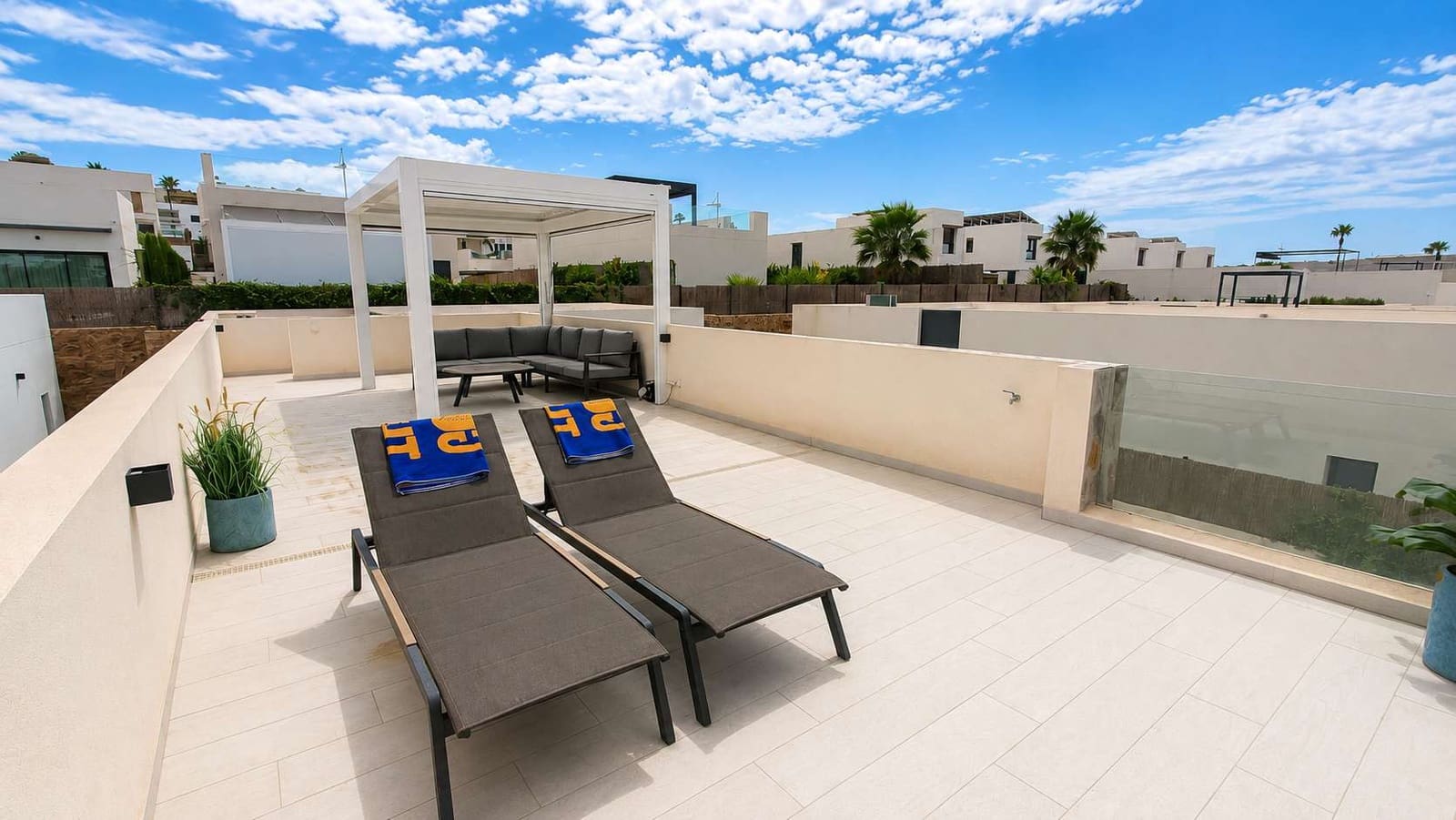 Chalet de 3 habitaciones en Algorfa en venta con piscina - 619.950 € (Ref: 10034215)