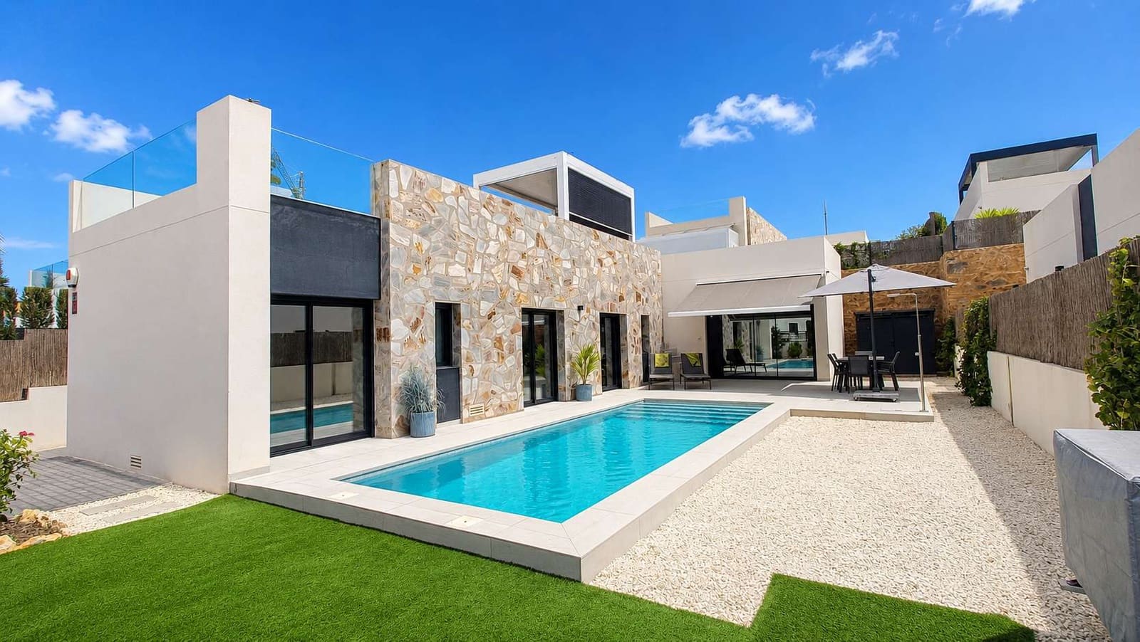 Chalet de 3 habitaciones en Algorfa en venta con piscina - 619.950 € (Ref: 10034215)