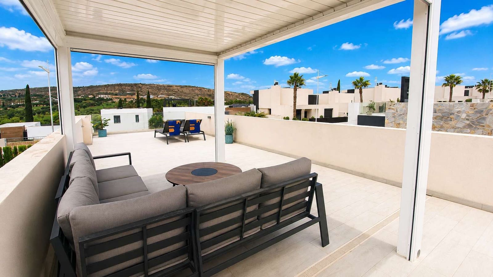 Chalet de 3 habitaciones en Algorfa en venta con piscina - 619.950 € (Ref: 10034215)