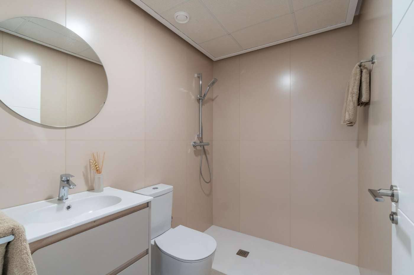 4 soveværelse Lejlighed til salg i Playa Flamenca med swimmingpool garage - € 499.000 (Ref: 10076995)