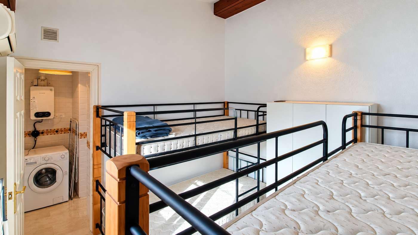 4 makuuhuone Paritalo myytävänä paikassa Algorfa mukana uima-altaan 
autotalli - 385 000 € (Ref: 10136310)