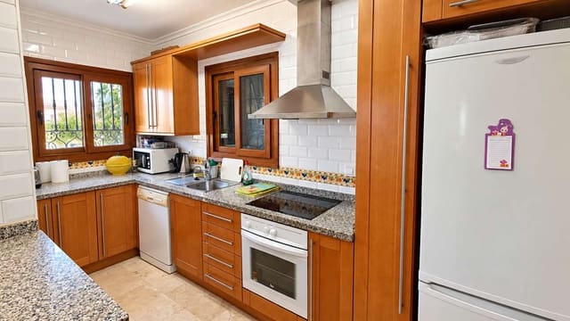 4 makuuhuone Paritalo myytävänä paikassa Algorfa mukana uima-altaan 
autotalli - 385 000 € (Ref: 10136310)