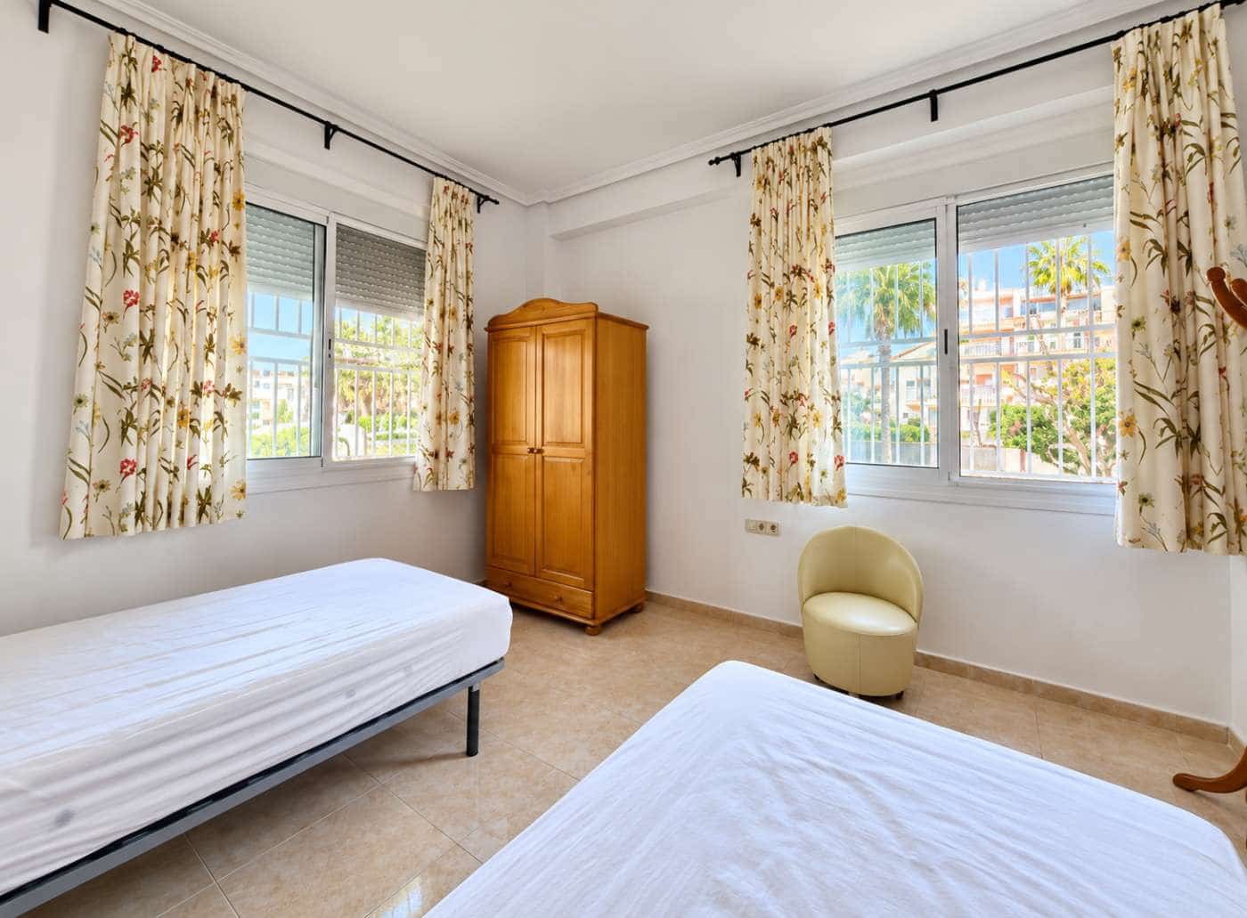3 bedroom Apartment for sale in Torrevieja with garage - € 277,000 (Ref: 10163613)