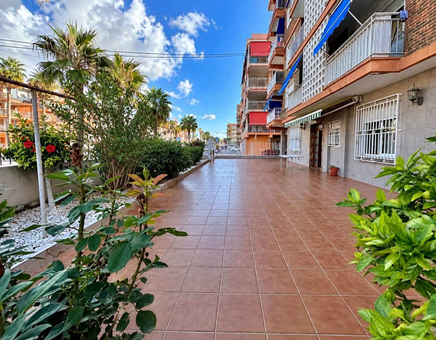 3 bedroom Apartment for sale in Torrevieja with garage - € 277,000 (Ref: 10163613)