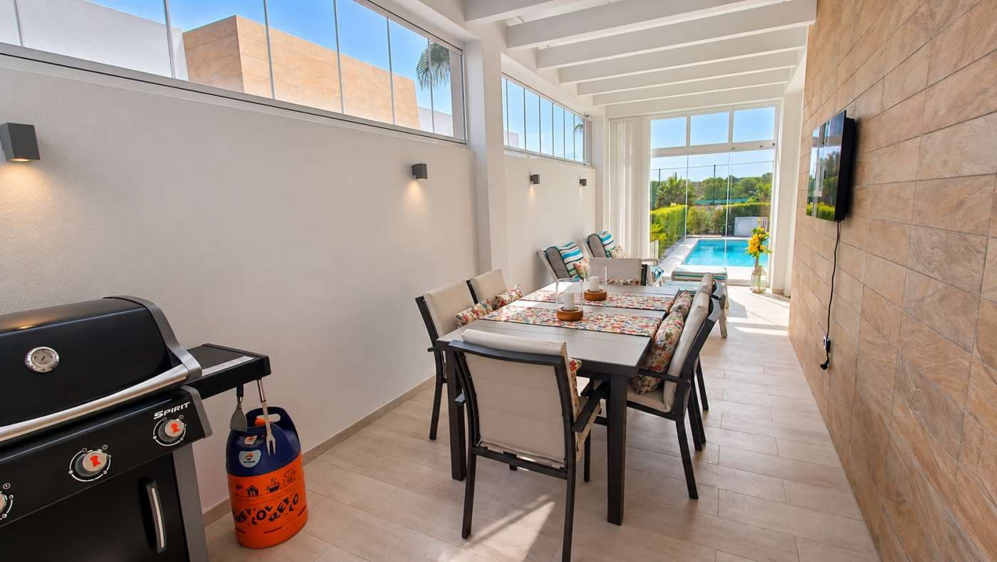 Chalet de 3 habitaciones en Algorfa en venta con piscina garaje - 559.900 € (Ref: 10167435)