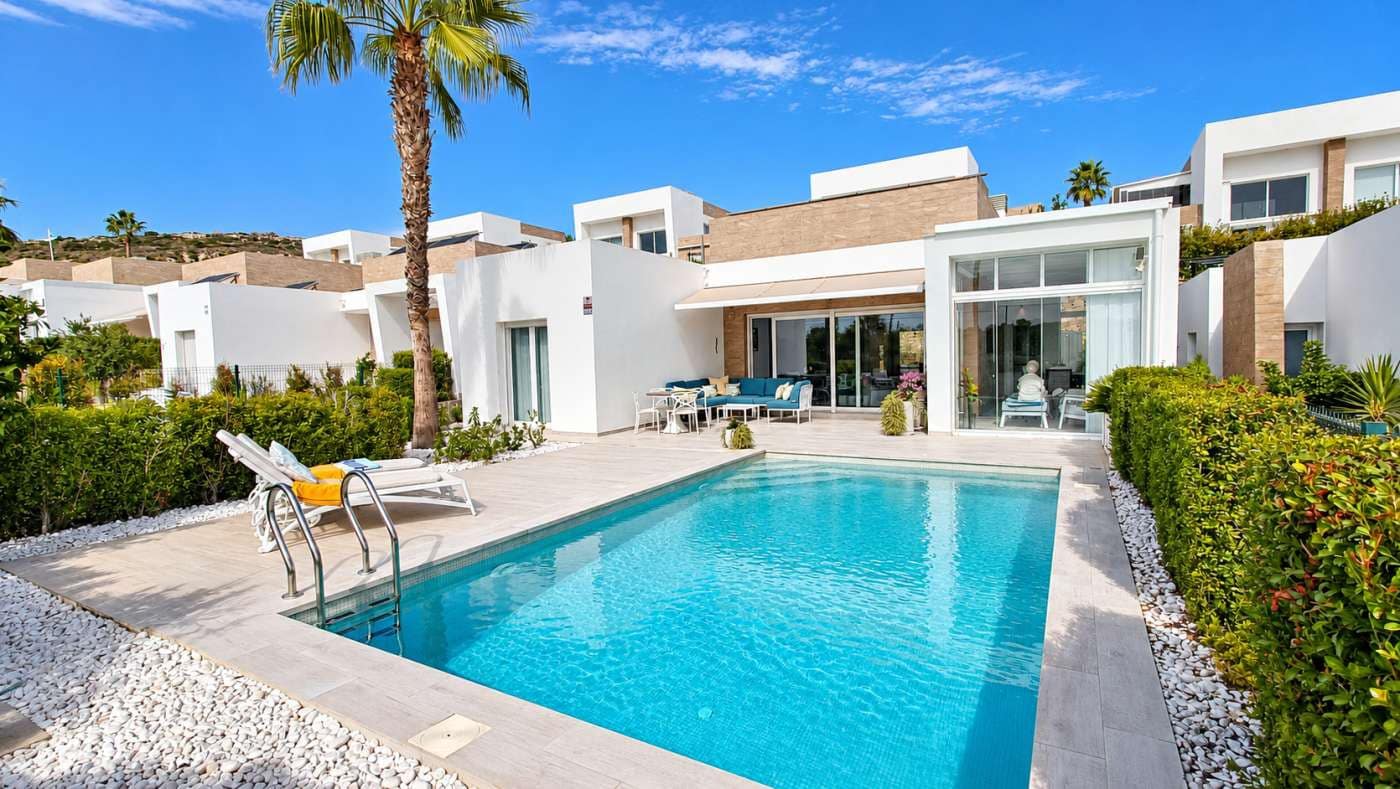 Chalet de 3 habitaciones en Algorfa en venta con piscina garaje - 559.900 € (Ref: 10167435)