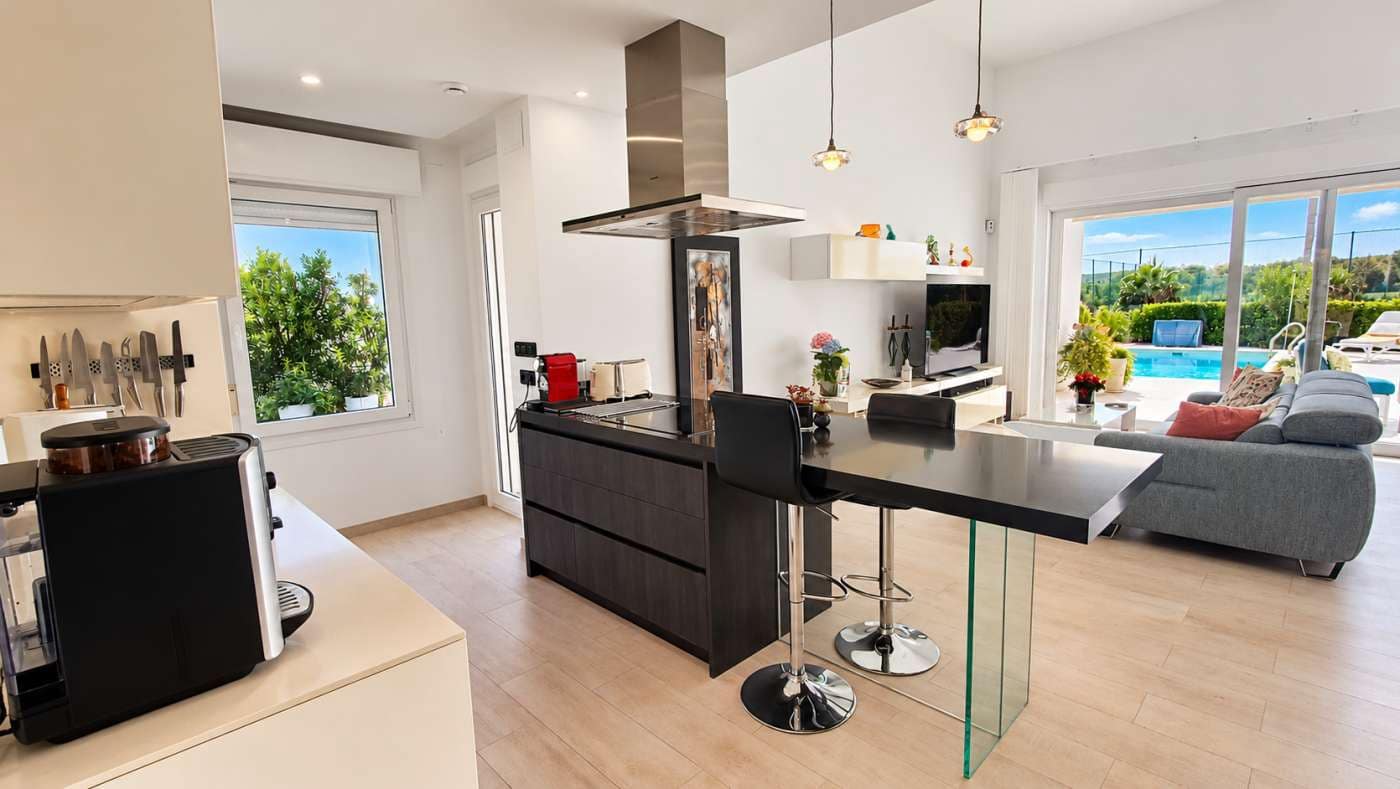 Chalet de 3 habitaciones en Algorfa en venta con piscina garaje - 559.900 € (Ref: 10167435)