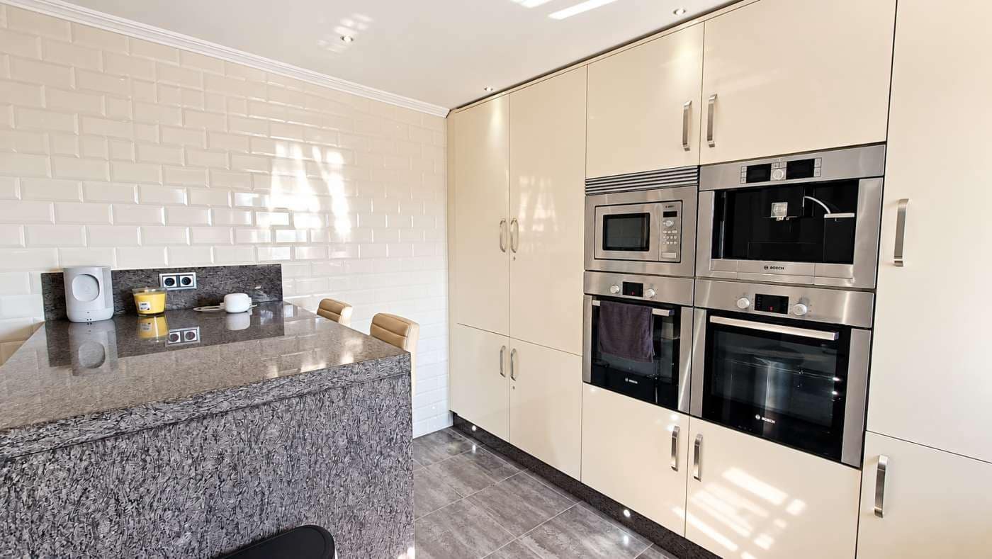 6 bedroom Villa for sale in Algorfa with pool garage - € 725,000 (Ref: 10169243)